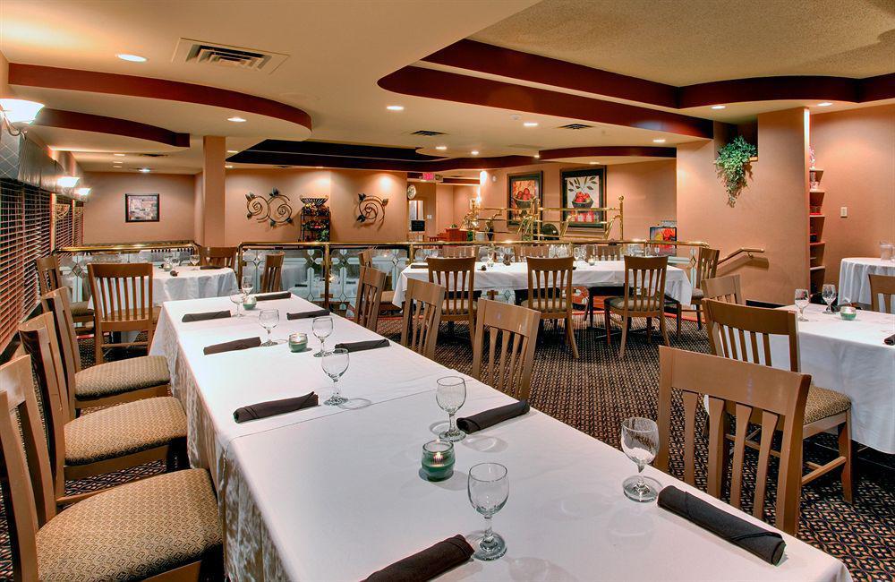 Holiday Inn Calgary Airport By Ihg Restaurant photo